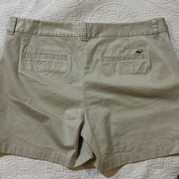 Vineyard vine 5 inch dayboat short solid stone. NWT. 14. - Picture 4 of 8